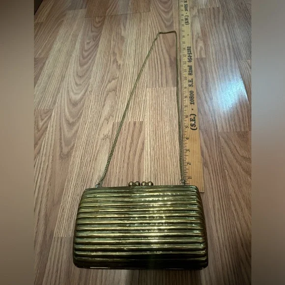 Vintage brass/ gold clutch and/or crossbody - Picture 10 of 14